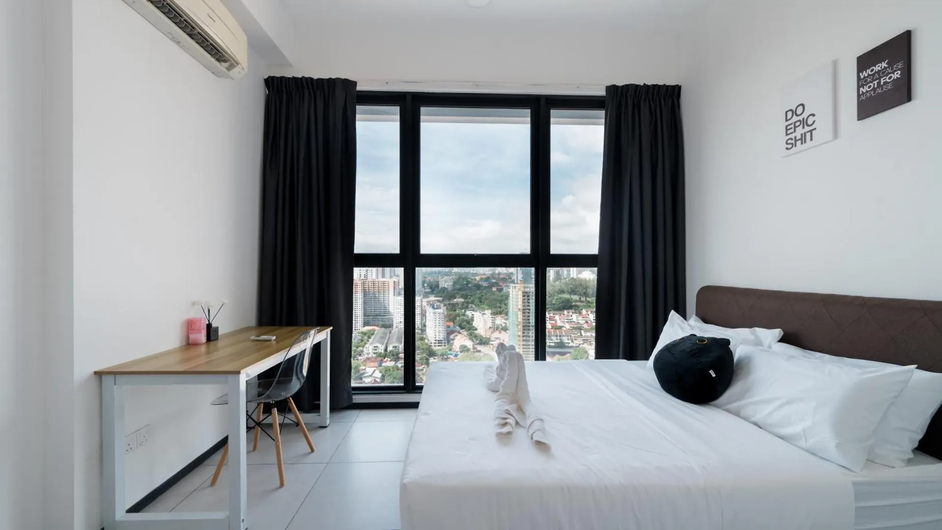 Seaview Infinity Pool 2Br 2Cp 8Pax Urban Suite George Town