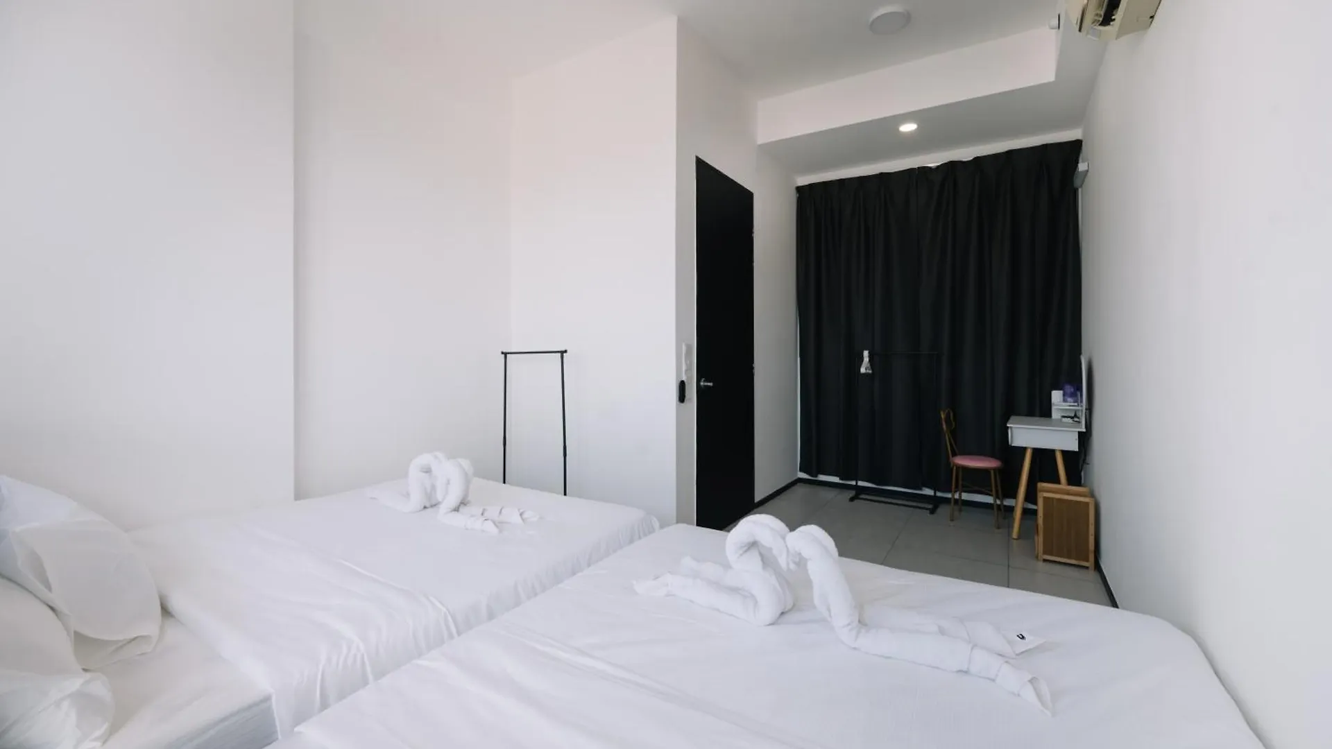 Seaview Infinity Pool 2Br 2Cp 8Pax Urban Suite George Town 0*,
