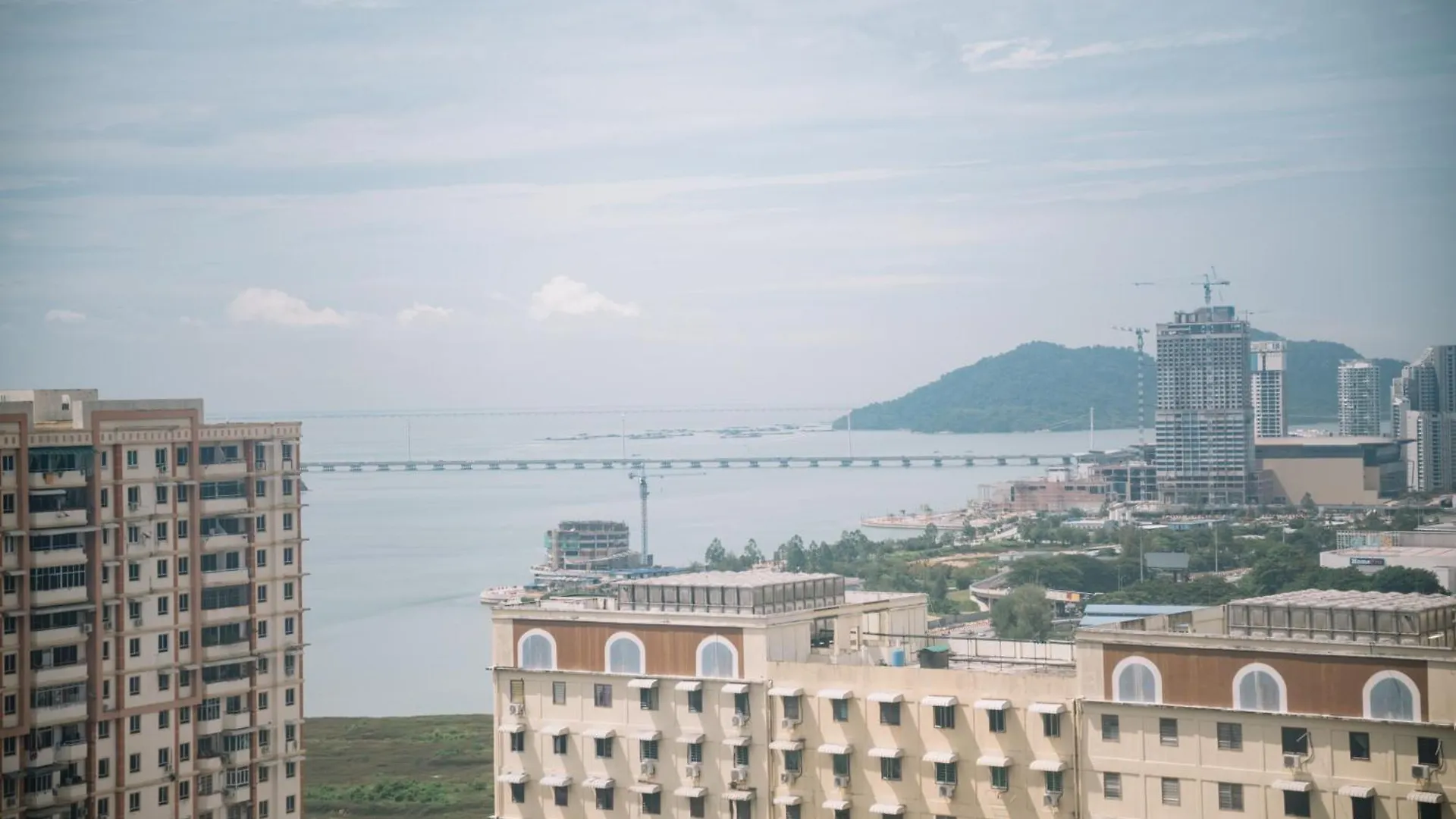 Seaview Infinity Pool 2Br 2Cp 8Pax Urban Suite George Town 0*,  Malaysia