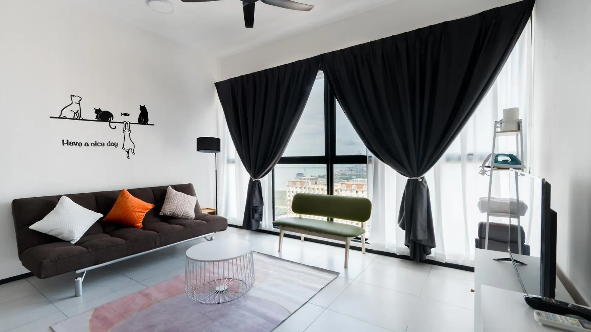 Seaview Infinity Pool 2Br 2Cp 8Pax Urban Suite George Town Apartment