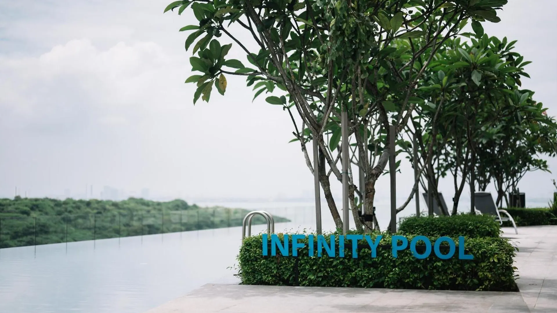 Apartment Seaview Infinity Pool 2Br 2Cp 8Pax Urban Suite George Town
